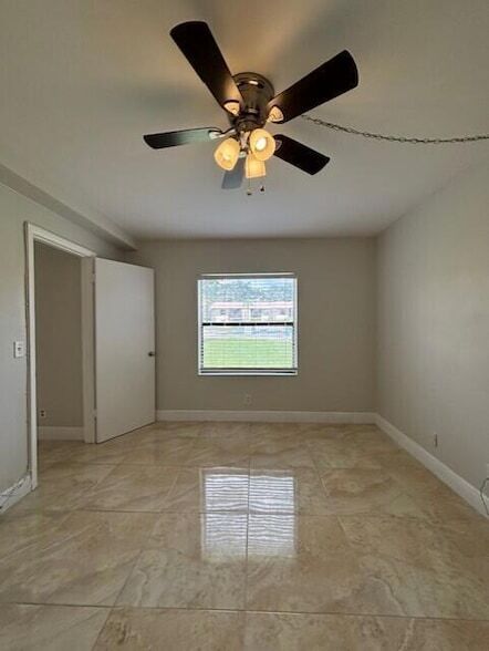 Building Photo - 6748 Palmetto Cir S