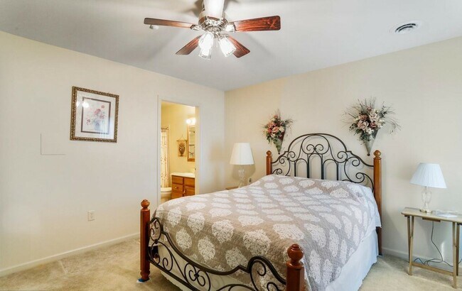 Building Photo - 372 Winding Oak Dr