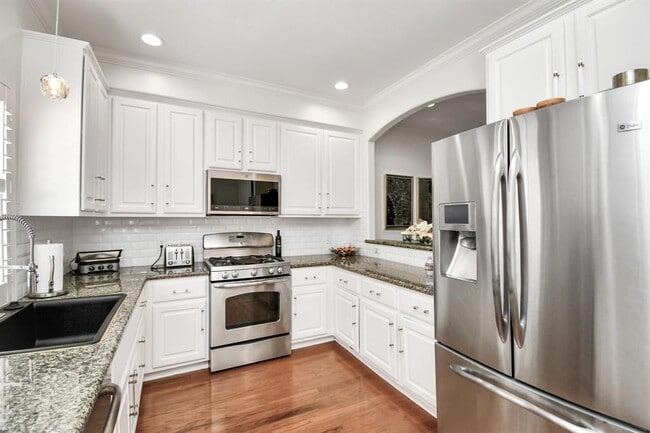 Building Photo - 1739 French Village Dr