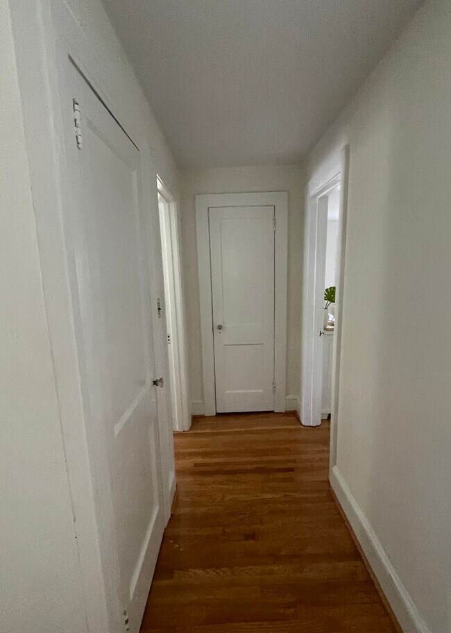 Building Photo - 606 S Elm St