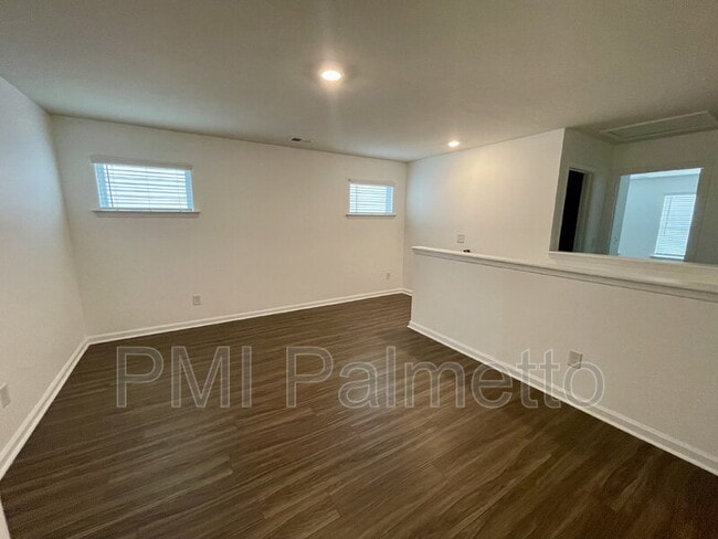 Building Photo - 341 Liliana Dr