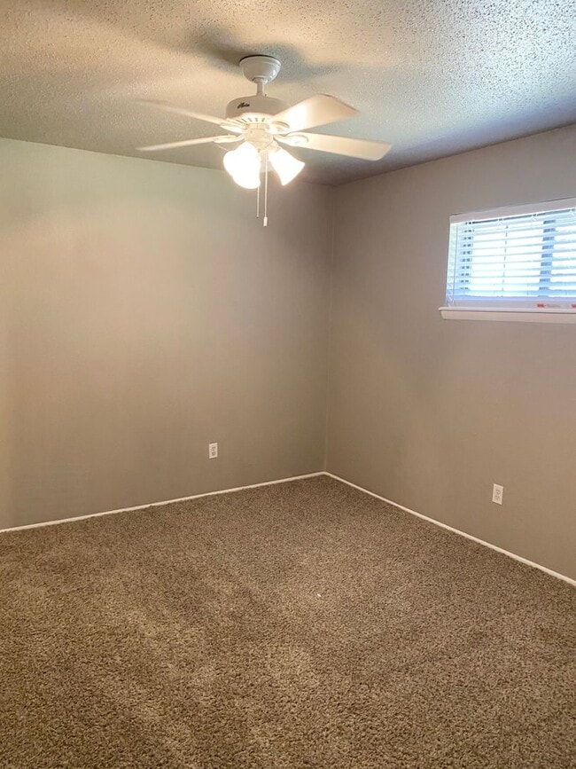 Building Photo - COMING SOON!! Darling Edmond Rental!