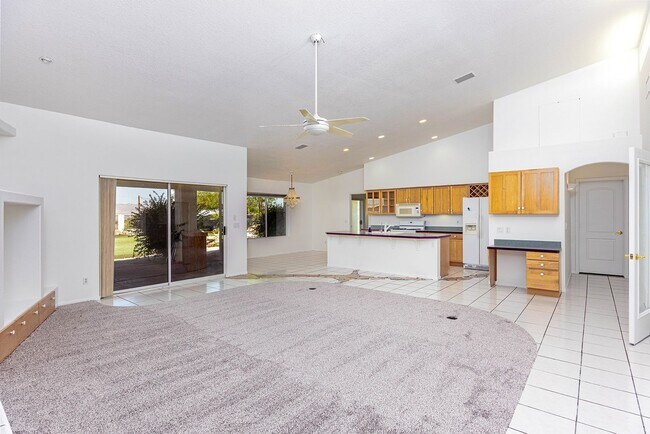 Building Photo - Long Term 4 Bedroom Rental with a Beautifu...