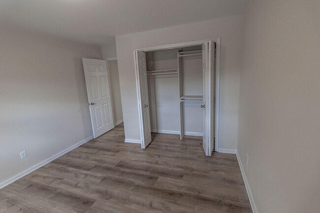 Building Photo - 1901 Mirtle Grove Ct