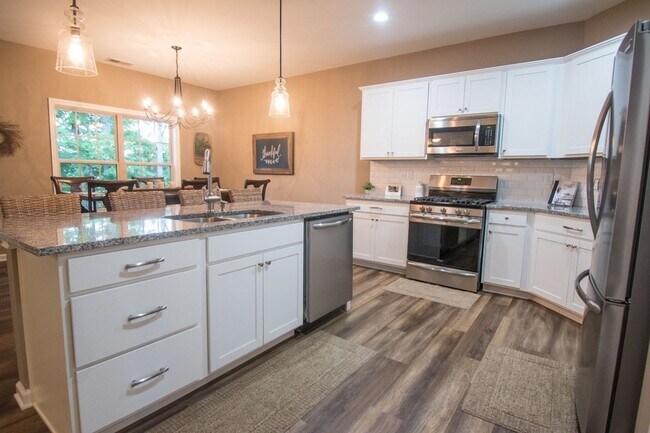 Building Photo - Fall in Love with this home!!!