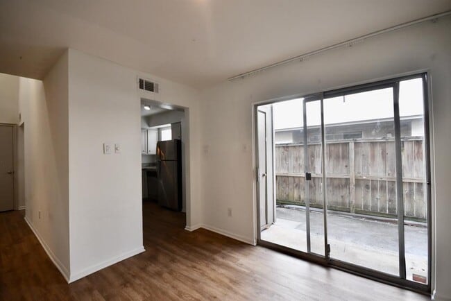 Building Photo - 4404 Basswood Ln
