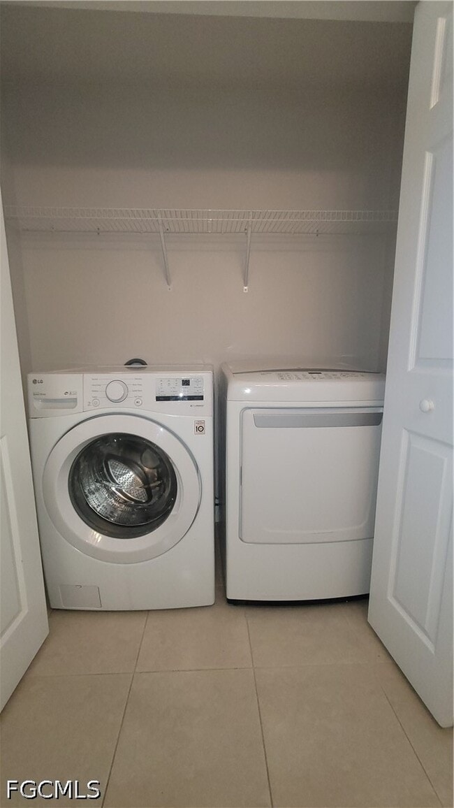 Building Photo - 3208 SW 17th Pl