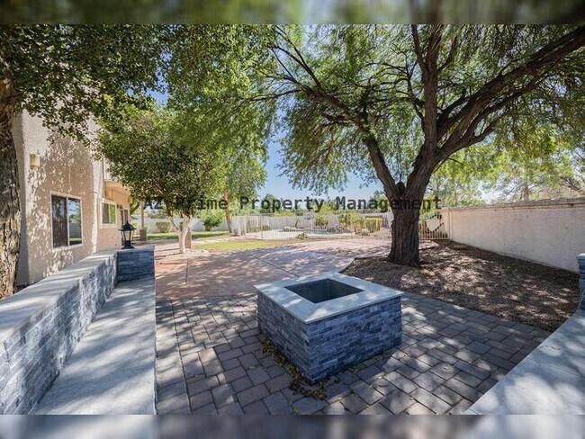 Building Photo - 1343 E Beacon Dr