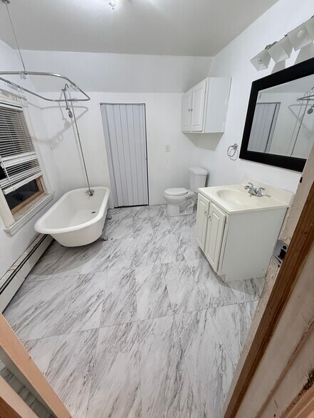 Building Photo - 20 Lorraine St