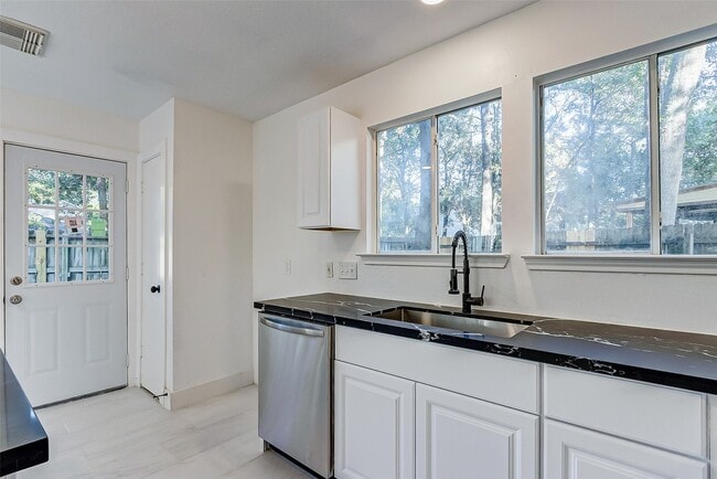 Building Photo - 21892 Silver Oak Ct