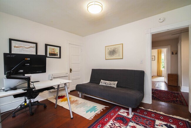 Building Photo - R0441