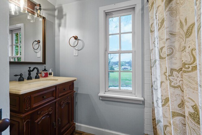 Building Photo - 251 Cheatham Springs Rd