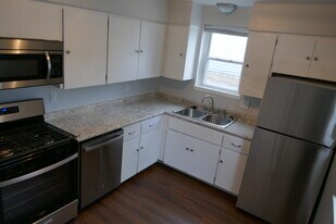 Building Photo - 6904 Urbandale Ave