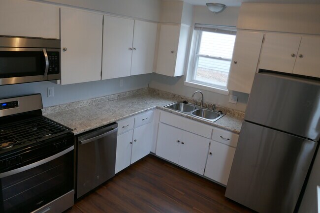 Kitchen - 6904 Urbandale Ave
