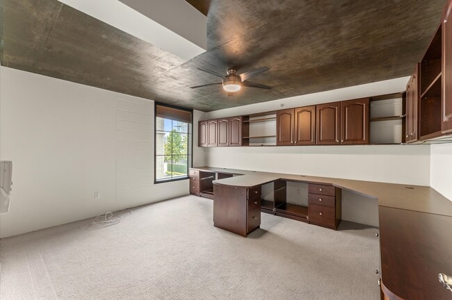 Building Photo - 1005 S Shepherd Dr