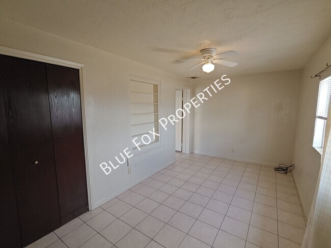 Building Photo - 1501 N 6th Ave