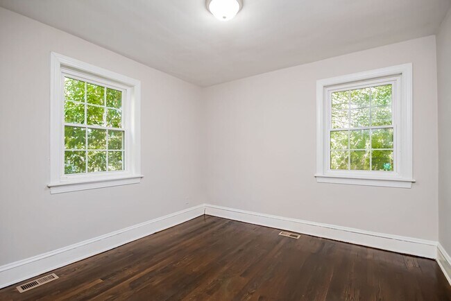 Building Photo - 3916 Stuart Ave