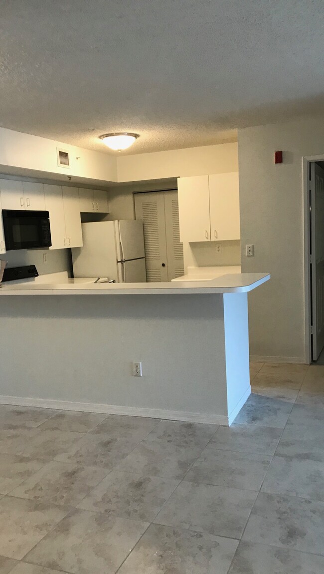 Building Photo - 2640 S University Dr