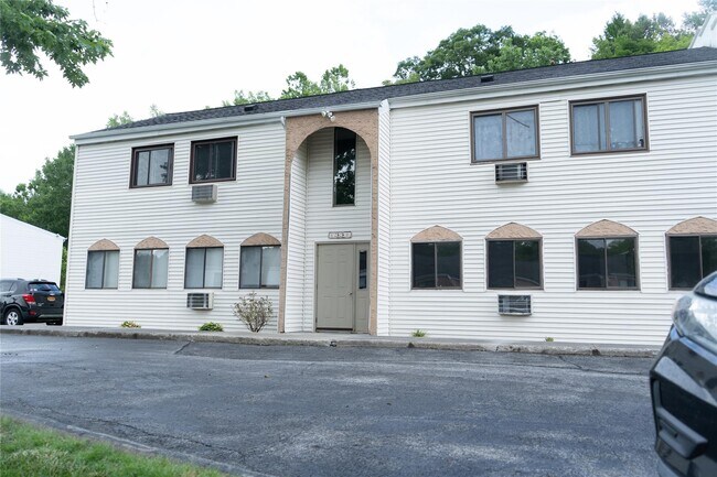 Building Photo - 33 Scarborough Ln