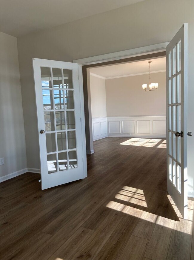 Building Photo - Brand New Charleston Style Home near BMW! ...