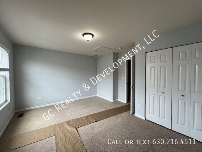 Building Photo - 2522 Dunraven Ave