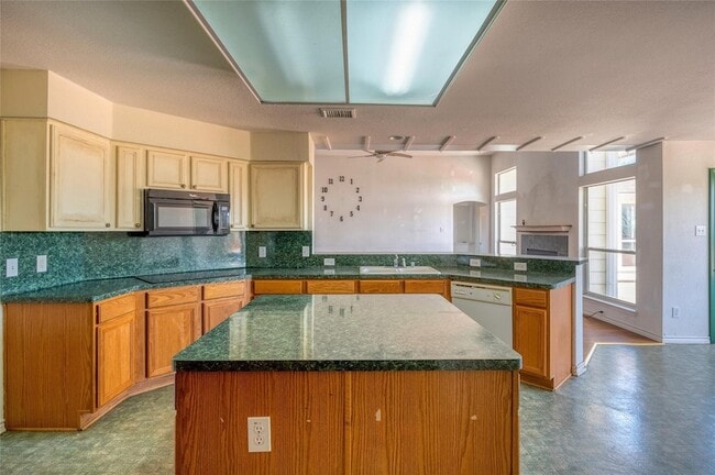 Building Photo - 4705 Farmington Rd