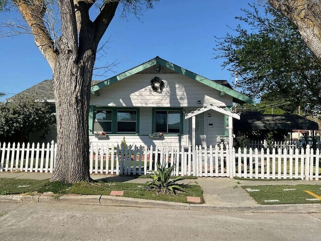 Building Photo - Charming 2-Bed Home with Granite Touches in Tracy's Heart