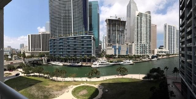 Building Photo - 475 Brickell Ave