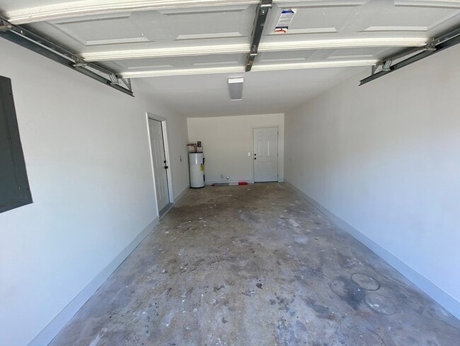 Building Photo - 902 Landview Dr