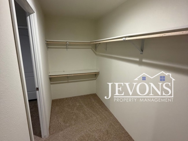 Building Photo - $250 off the first month's rent! Charming Maple Valley Home on a Quiet Residential Street