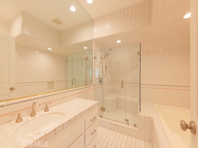 Building Photo - 5463 Katherine Ave