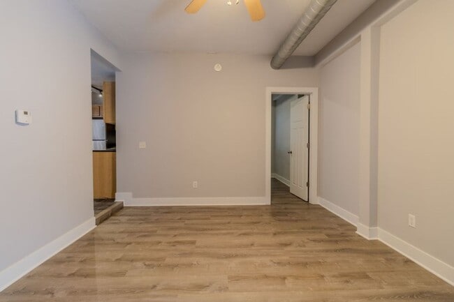 Building Photo - 933 E Front St