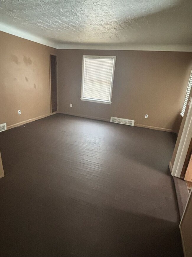 Building Photo - Charming 3-bedroom located on Detroit's West side!