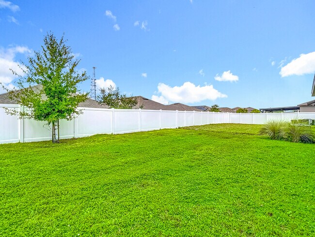 Building Photo - Welcome in to this beautiful Unfurnished -...