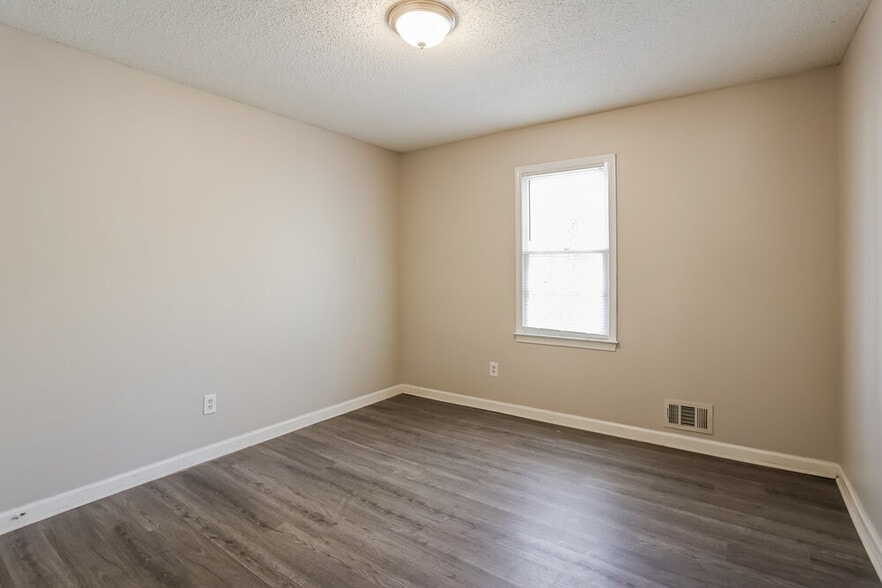 Building Photo - 550 Austin Bridge Rd