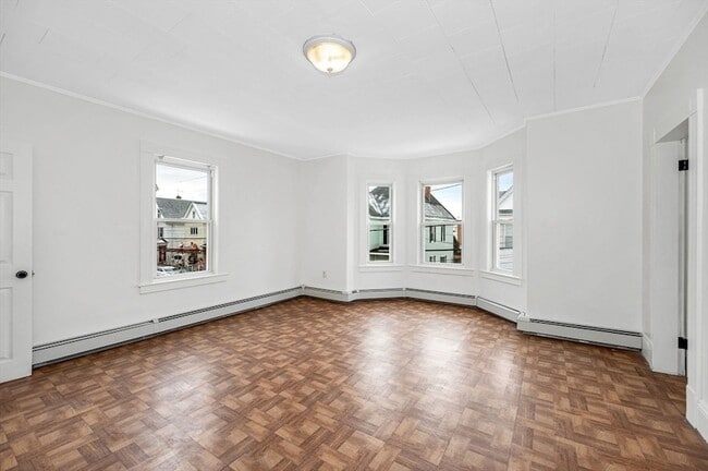 Building Photo - 220 Concord St