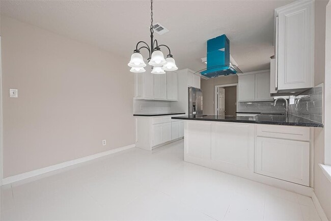 Building Photo - 10815 Creektree Dr