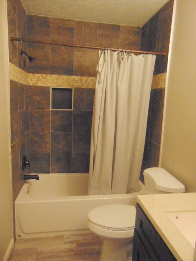 Building Photo - 1809 Edinburg Ave