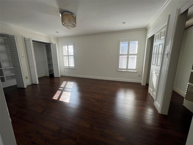 Building Photo - 840 Threadneedle St