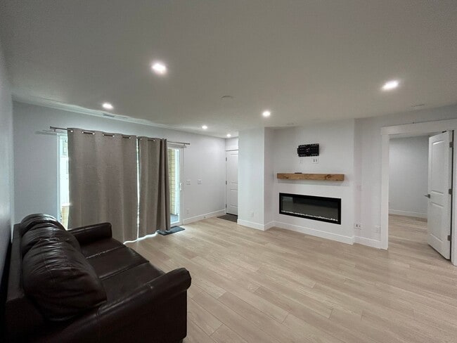 Building Photo - 2 Bedroom 2 Bathroom Condo Salt Lake City