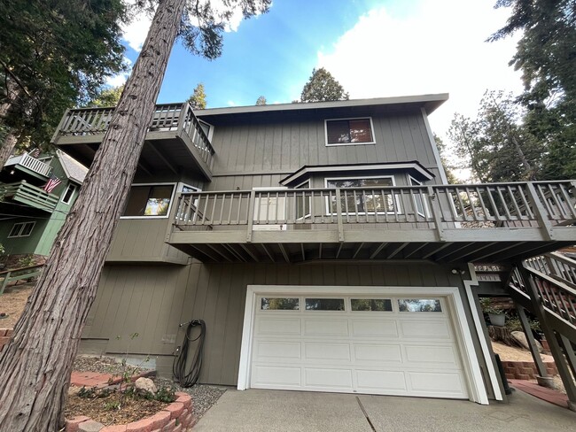 Building Photo - Beautiful Mountain Home