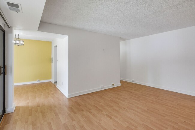 Building Photo - 5911 Tamar Dr