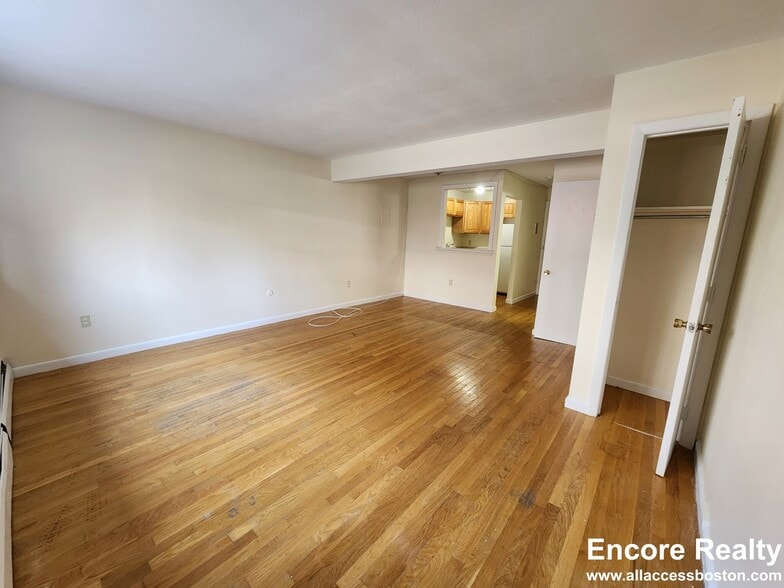 Building Photo - 34 Gardner St