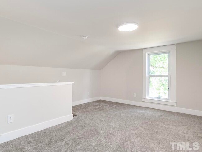 Building Photo - 234 Hatch St