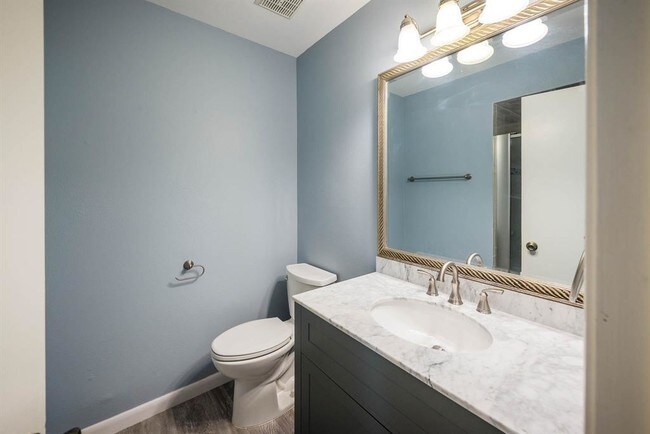 Building Photo - 402 Bendwood Dr