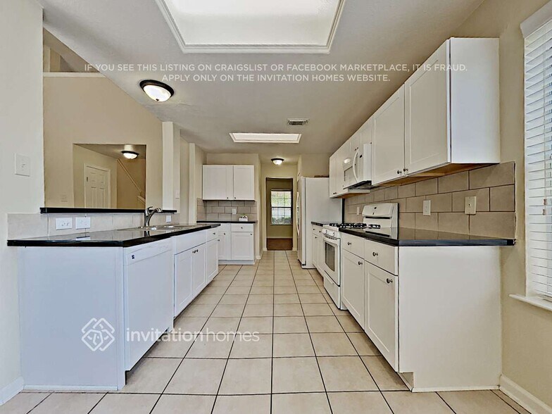 Building Photo - 2883 Diamond Bay Dr