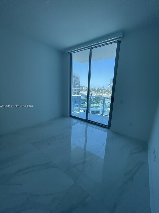 Building Photo - 17550 Collins Ave