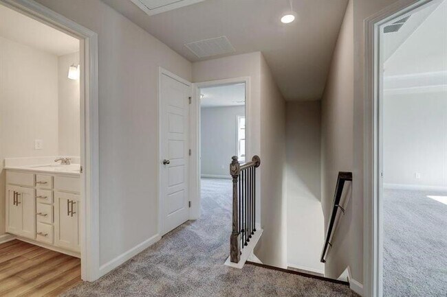 Building Photo - 4599 Silver Oak Dr SW