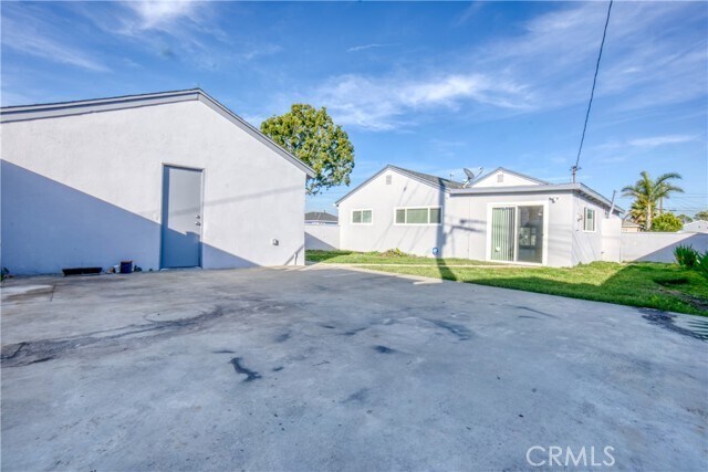 Building Photo - 13903 S Zamora Ave