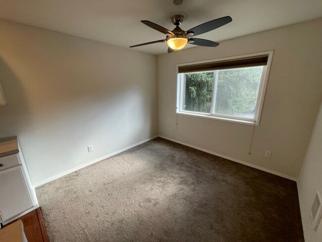 Building Photo - Warm and Cozy 2 bedroom Condo for Rent in ...